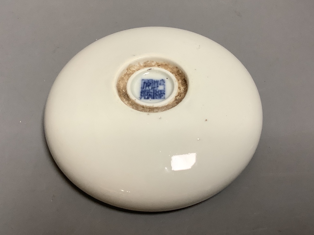 A Chinese blue and white brush washer, diameter 10cm